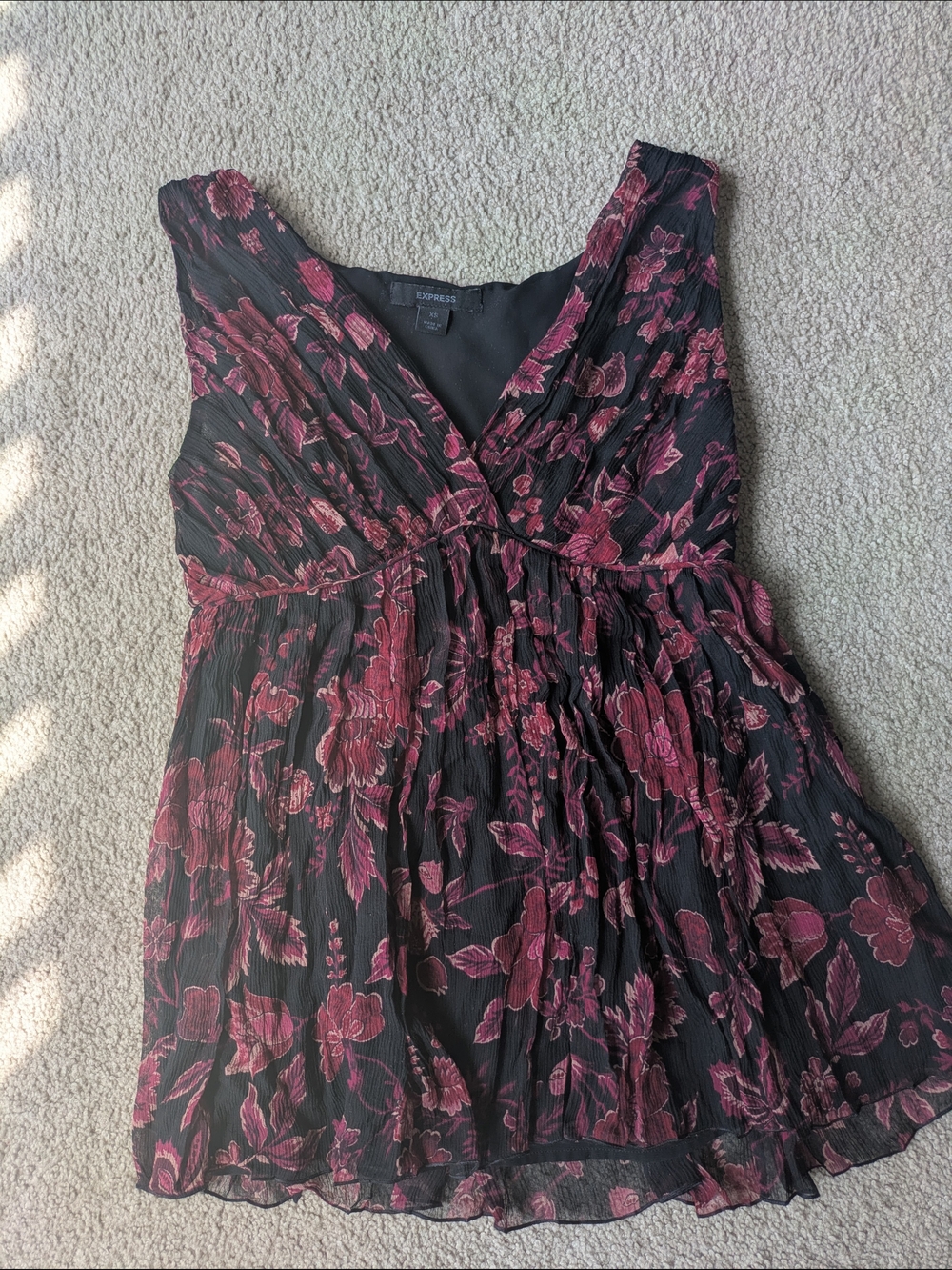 Vintage Express Women's Black Floral Silk V-Neck Babydoll Top - Pink Floral